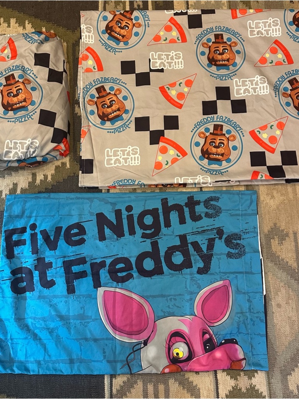 Freddy Fazbears Pizza FNAF Five Nights at Freddys Twin Size Bedding 3 Piece Set